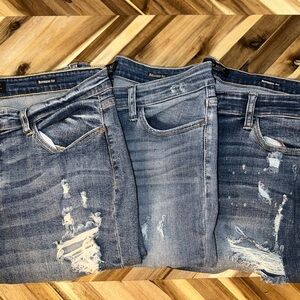 Judy Blue’s Relaxed Fit Distressed Blue Jeans EUC Sz 15/32